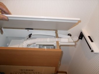 給水管やお掃除道具も隠れるスッキリトイレ 給水管やお掃除道具も隠れるスッキリトイレ